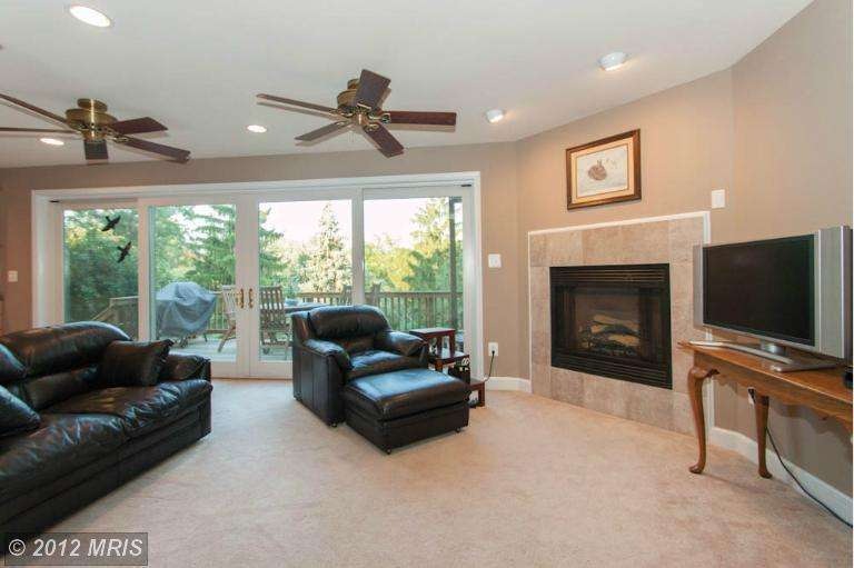 2933 Bryan St, Alexandria, VA 22302 - photo 1