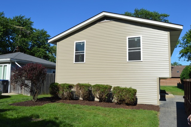 1713 Jethro Ave, Zion, IL 60099 - photo 1