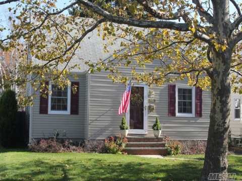 243 Campbell Ave, Williston Park, NY 11596 - photo 1