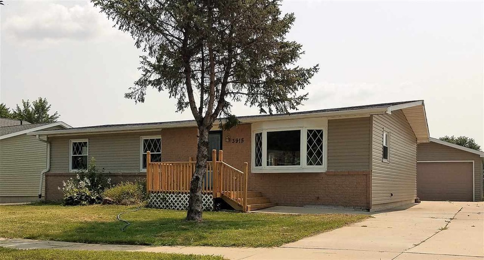 3915 Monterey Dr, Waterloo, IA 50701 - photo 1