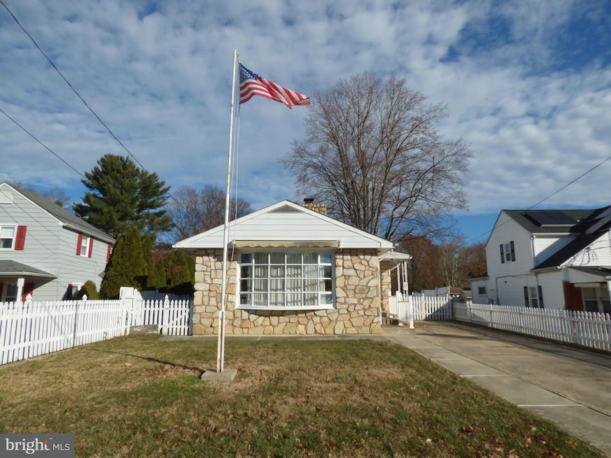 17 Maplewood Ave, Penns Grove, NJ 08069 - photo 1