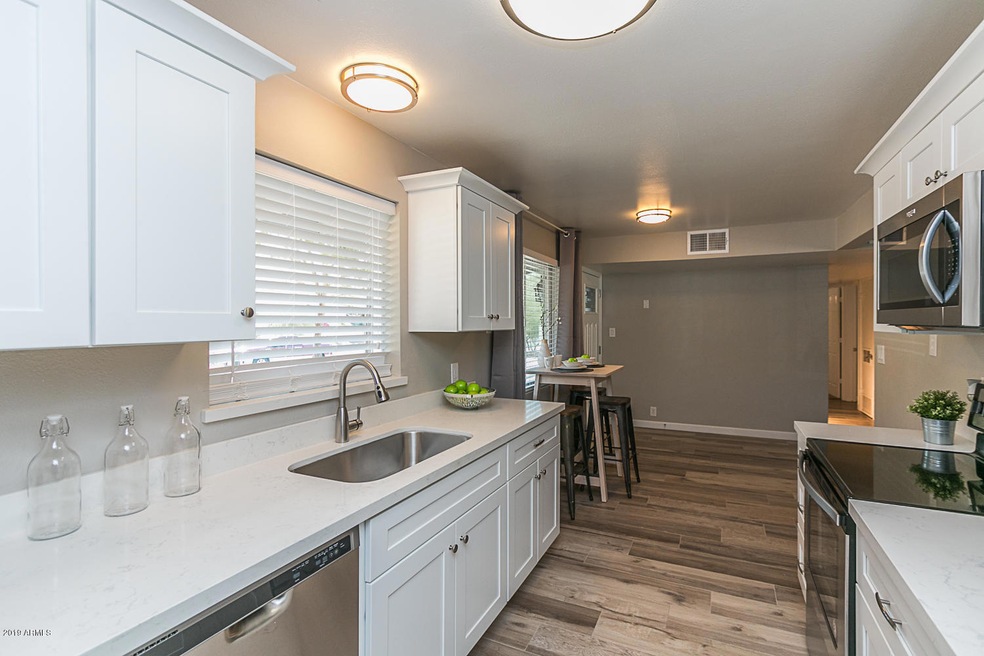 9816 N 16th Place, Phoenix, AZ 85020 - photo 1