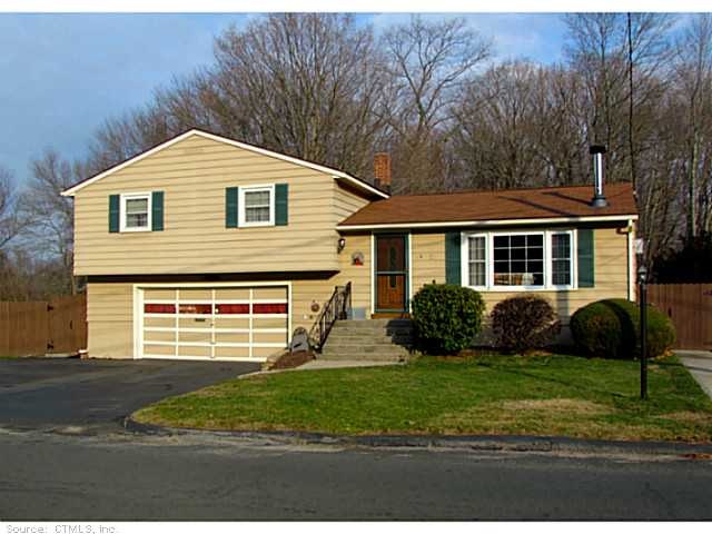 18 Radnor Ln, Oakville, CT 06779 - photo 1