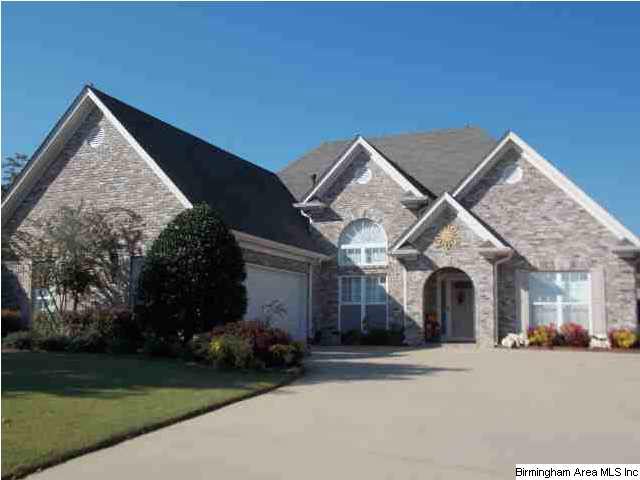 WELCOME HOME!   2002 DORSETT CIRCLE