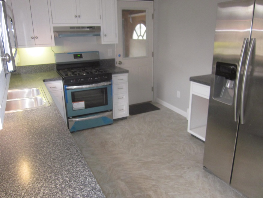 30 High St, Stratham, NH 03885 - photo 1