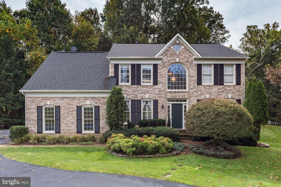 9609 Chathams Ford Dr, Vienna, VA 22182 - photo 1