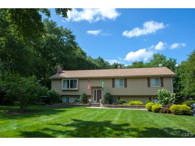 This beautiful 4 bedroom family home is located in