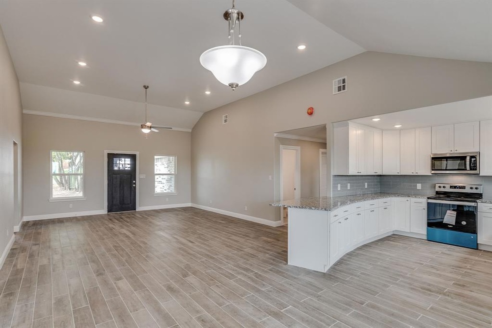 324 Hillcroft Rd, Fort Worth, TX 76108 - photo 1