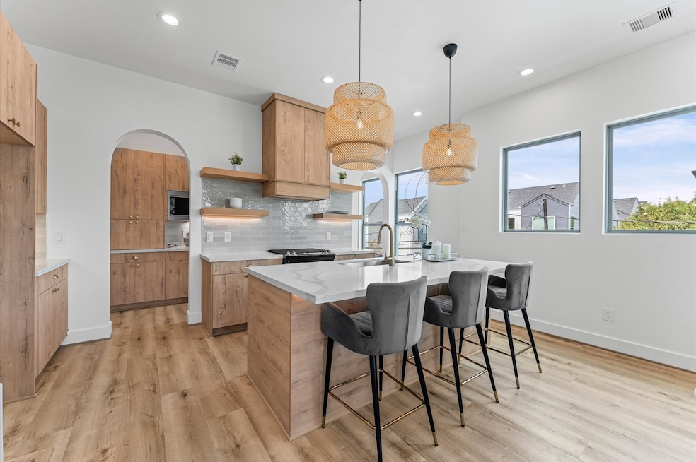 1122 W 17th St unit D, Houston, TX 77008 - photo 1