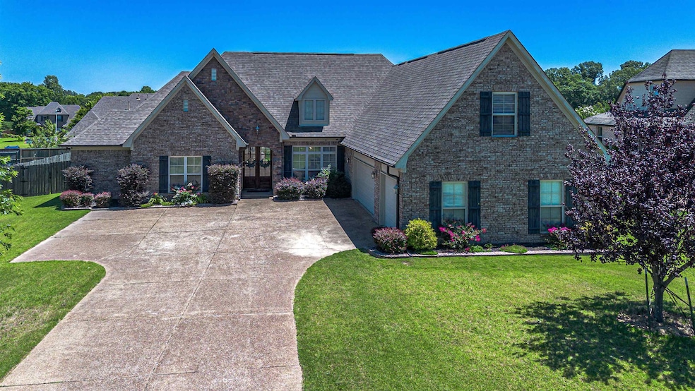 View of front of home featuring a front lawn and a