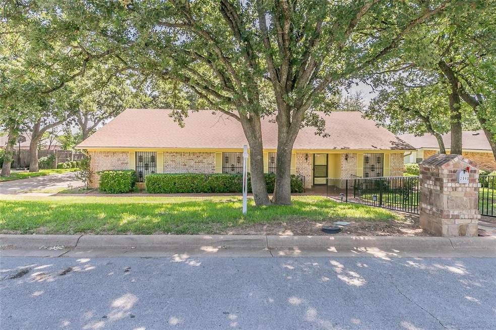 2840 Winterhaven Dr, Hurst, TX 76054 - photo 1