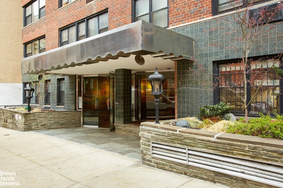 45 W 10th St unit 8B, New York, NY 10011 - photo 1