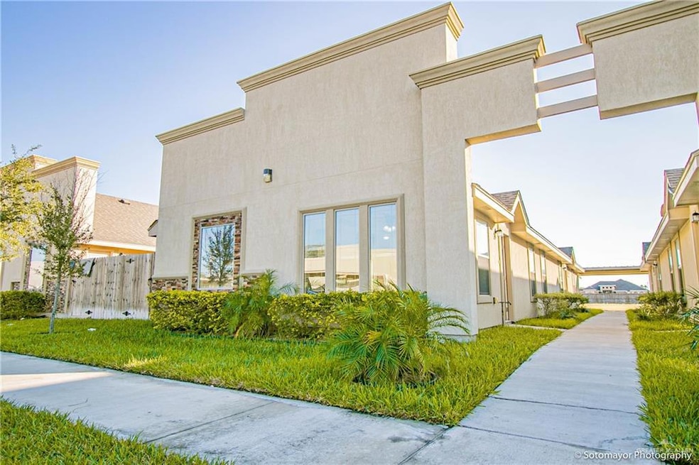 2212 Taxco Ct unit 1, Edinburg, TX 78542 - photo 1