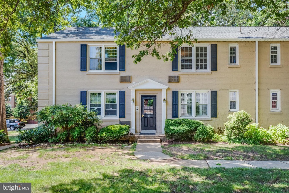 226 N Thomas St unit 2263, Arlington, VA 22203 - photo 1