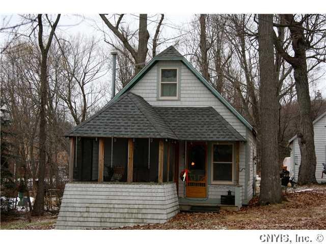 Exterior Front Charming year round cottage style r