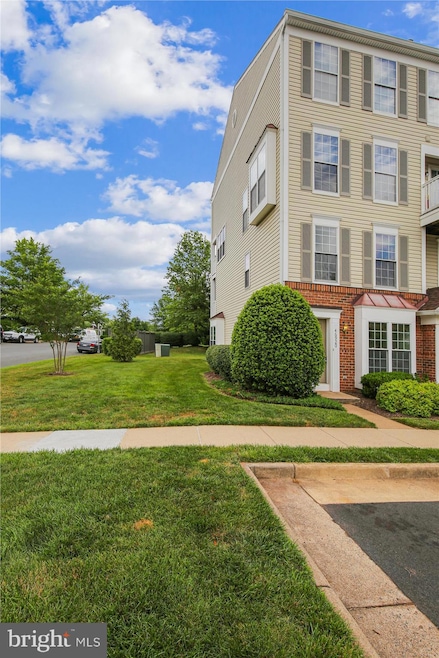 46920 Courtyard Square, Sterling, VA 20164 - photo 1