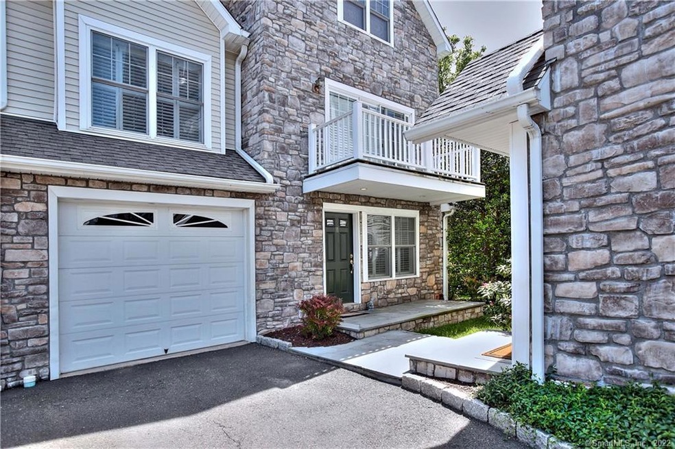 39 Maple Tree Ave unit 11, Stamford, CT 06906 - photo 1