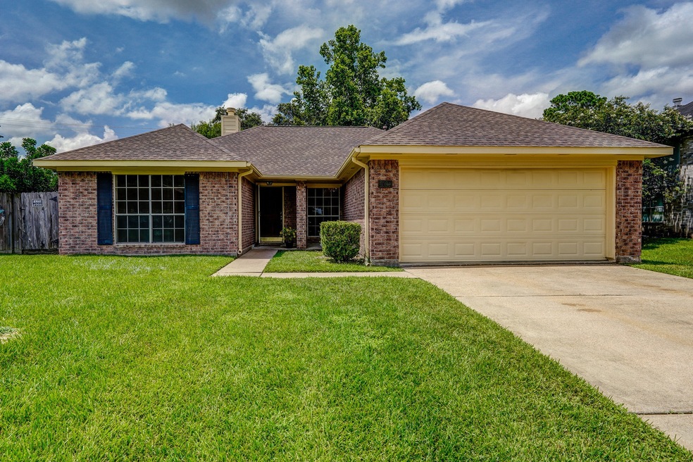 1025 Westglen Dr, Alvin, TX 77511 - photo 1