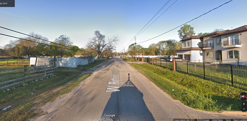 773 W Rittenhouse Rd, Houston, TX 77091 - photo 1