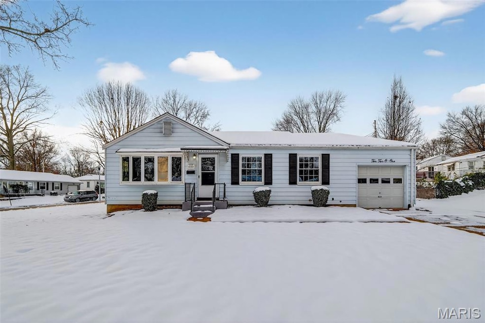 10201 Surf Dr, Saint Louis, MO 63137 - photo 1