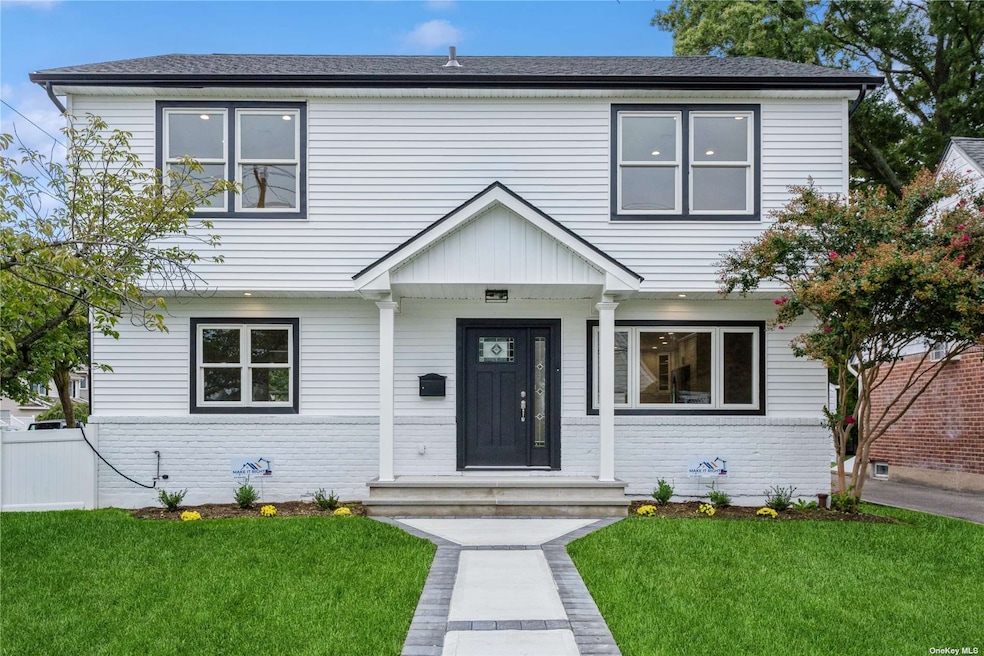 404 Garfield Ave, Mineola, NY 11501 - photo 1