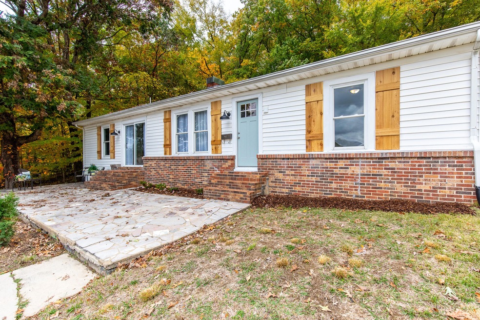 703 E Market St, Johnson City, TN 37601 - photo 1