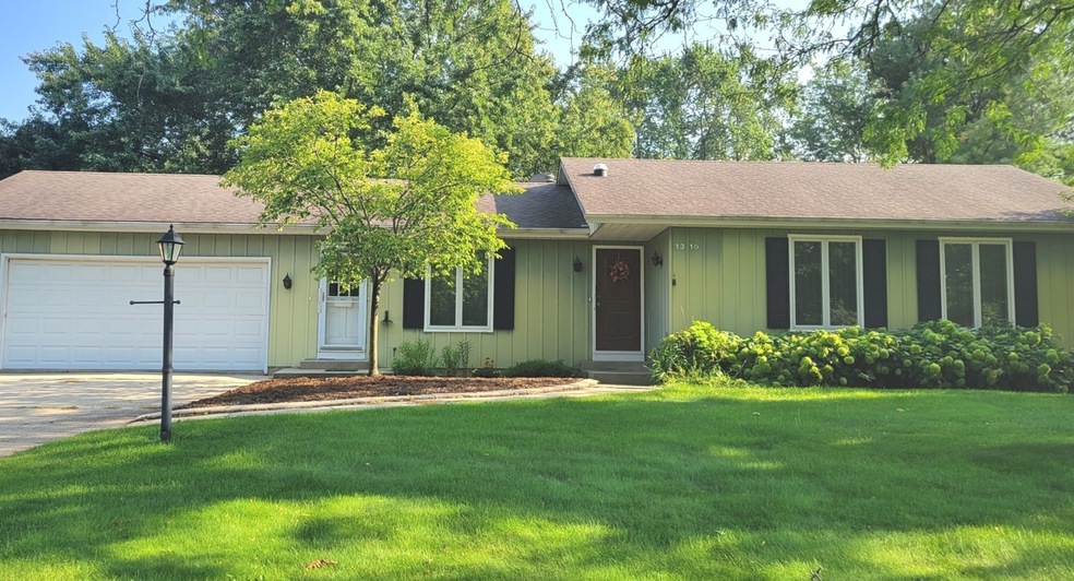 1310 Wintergreen Terrace, Batavia, IL 60510 - photo 1