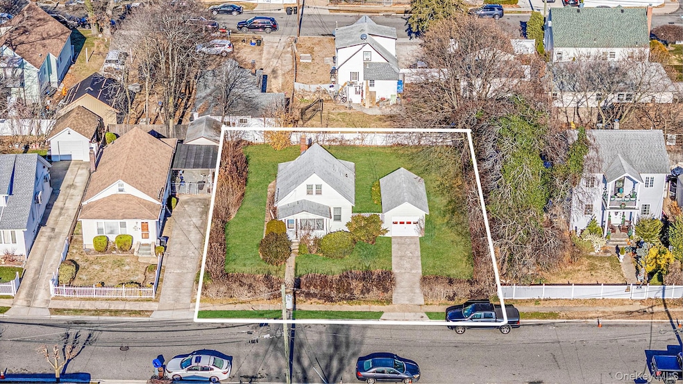 633 Hill St, Uniondale, NY 11553 - photo 1