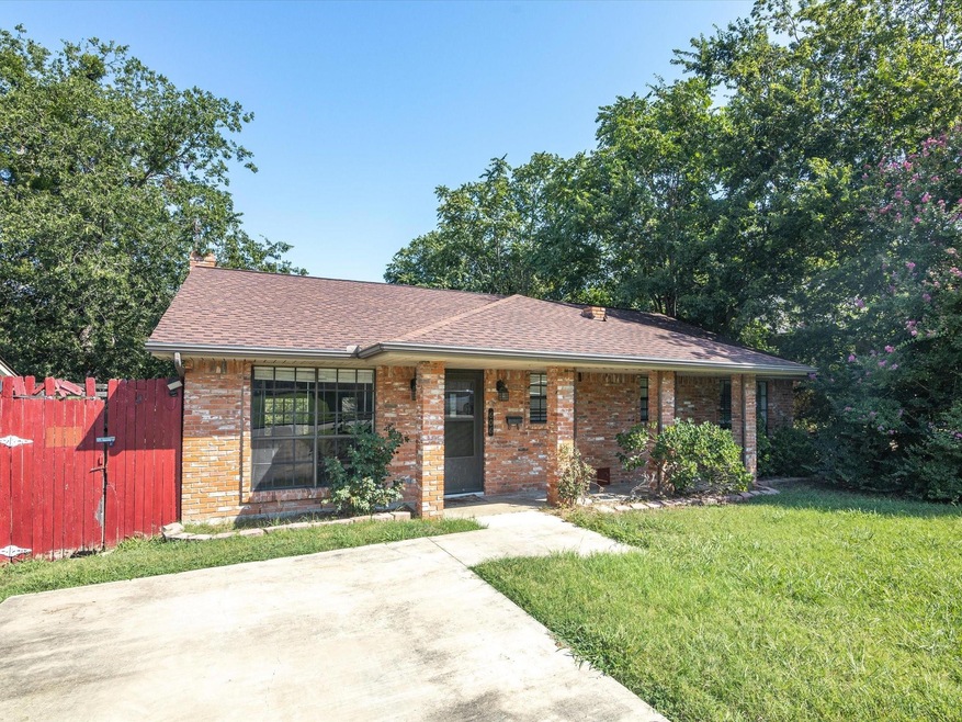 606 W Linden St, Ennis, TX 75119 - photo 1