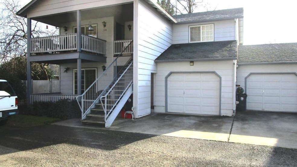 522 Village Dr unit 9, Central Point, OR 97502 - photo 1