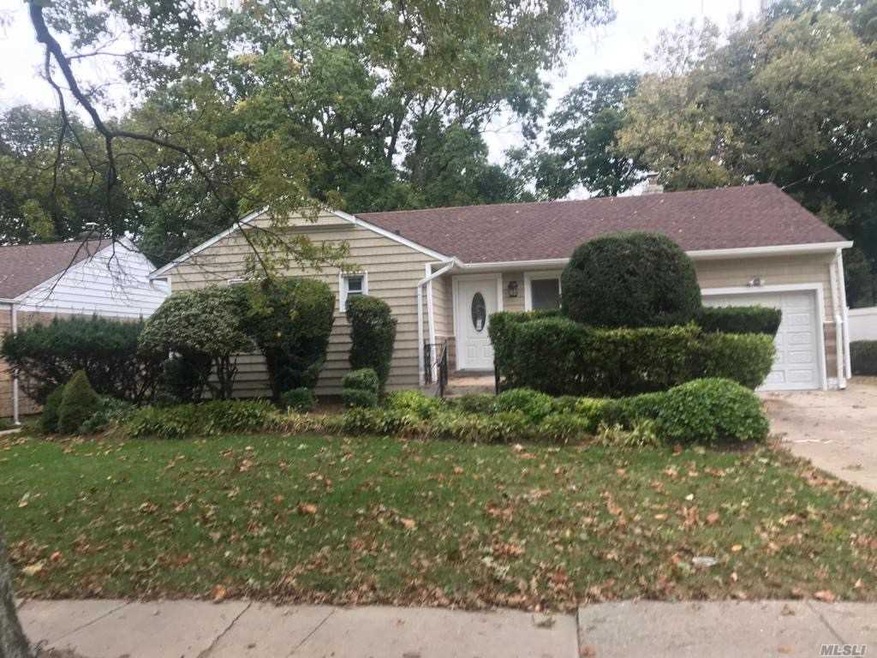 735 Janos Ln, West Hempstead, NY 11552 - photo 1