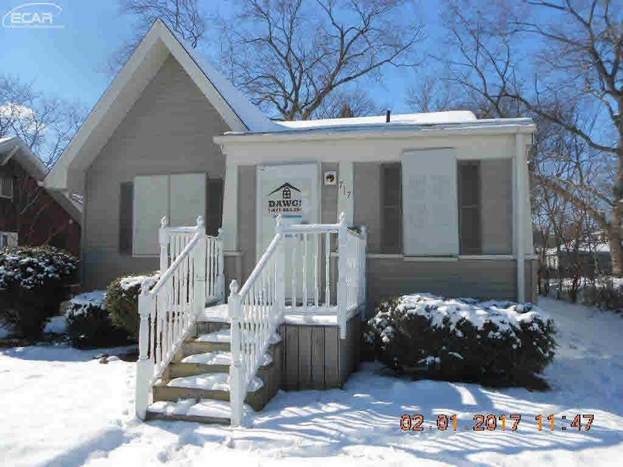 717 Cadillac St, Flint, MI 48504 - photo 1