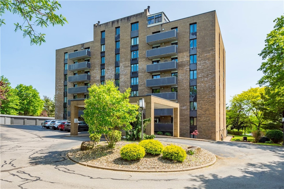 820 E Beau St unit 6J, Washington, PA 15301 - photo 1