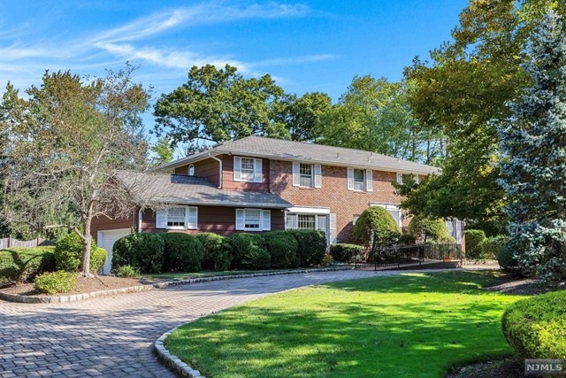 Sold $1,750,000 • Co-Listing Agent