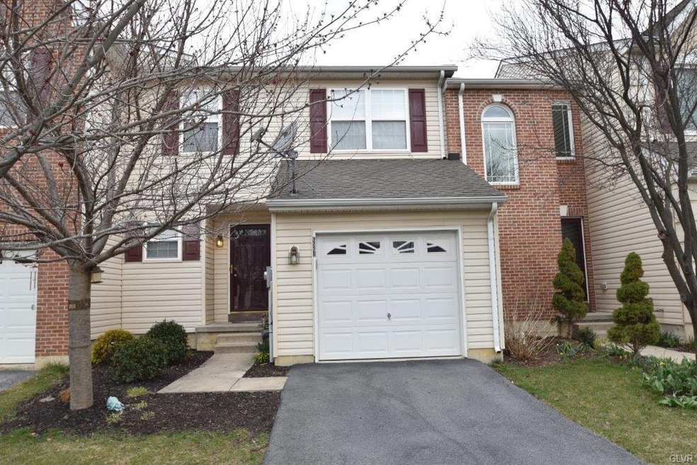 6961 Hunt Dr, Macungie, PA 18062 - photo 1