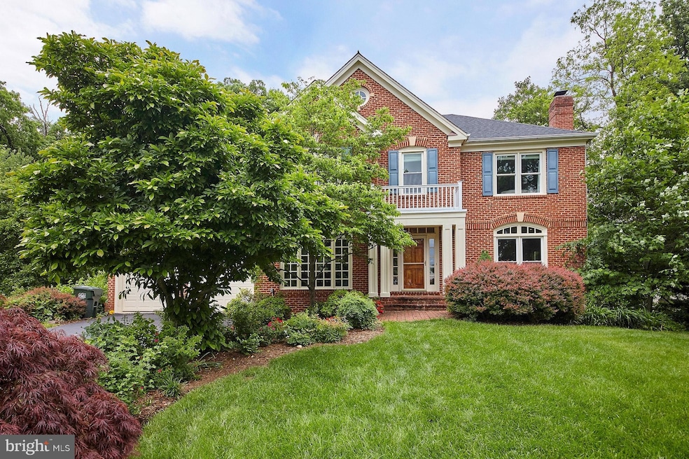 8306 Lord Fairfax Ct, Vienna, VA 22182 - photo 1