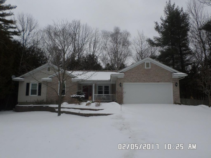 9210 N Pointe Woods Dr, Charlevoix, MI 49720 - photo 1