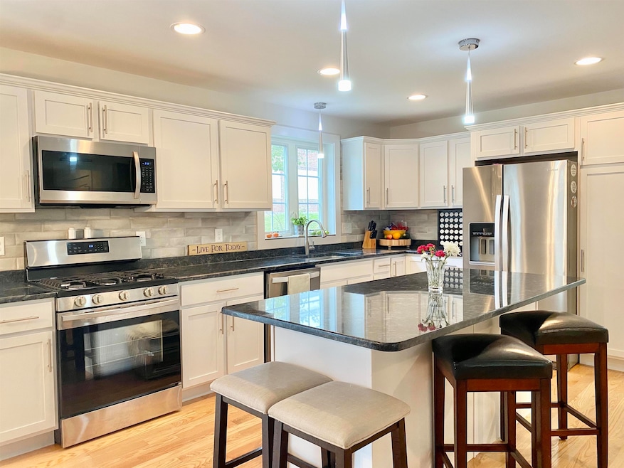 25 Chautauqua Ave, Nashua, NH 03064 - photo 1