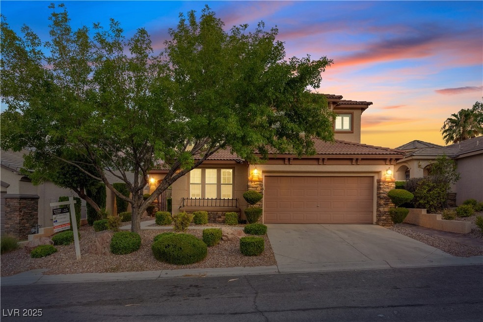  This move-in-ready gem has 2 master suites, ideal