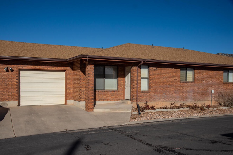 139 N 100 W unit 3, Cedar City, UT 84720 - photo 1