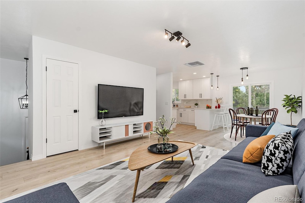 Open and bright floor plan