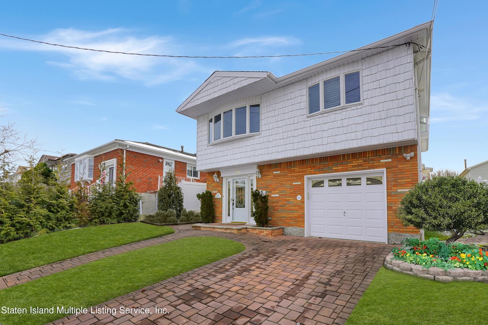 Sold $895,000 • Co-Listing Agent