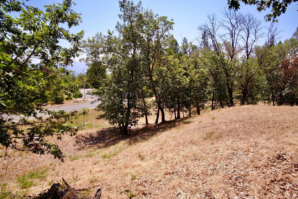 2024 NW Sunview Place, Grants Pass, OR 97526 - photo 1