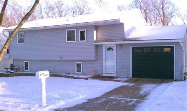 2510 W 56th St, Davenport, IA 52806 - photo 1