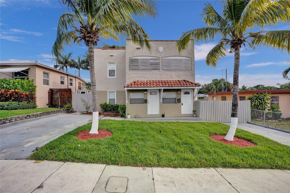 924 Mcintosh St, West Palm Beach, FL 33405 - photo 1