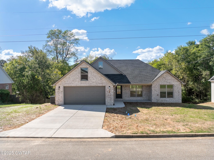 106 Derek Dr, Lexington, TN 38351 - photo 1