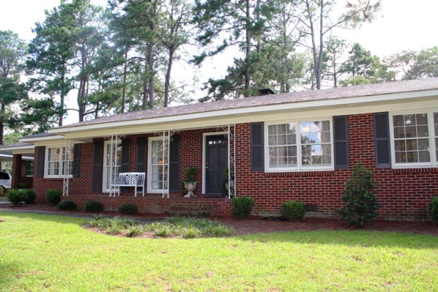 1916 W Lakeridge Dr, Albany, GA 31707 - photo 1