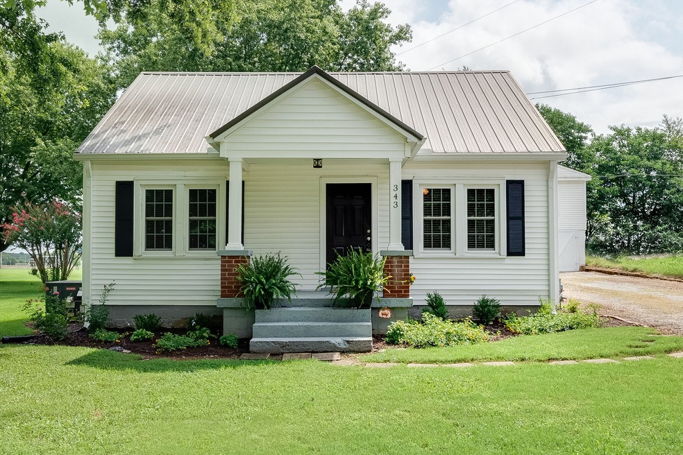 Welcome to this cottage conveniently located within 10 minutes to I65....