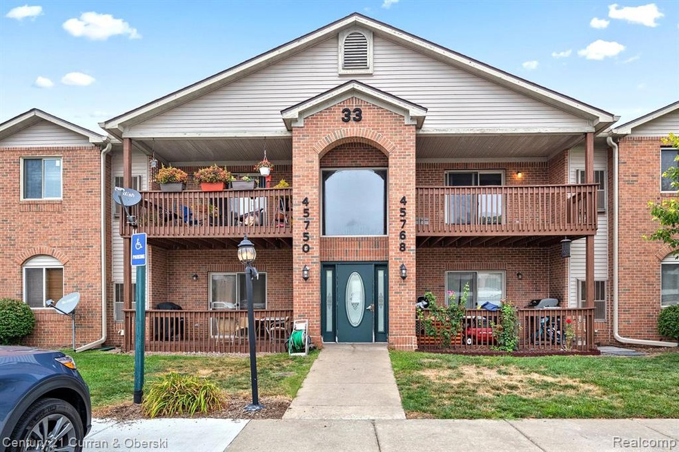 Entrance to 45760 Prairiegrass Court Building #33