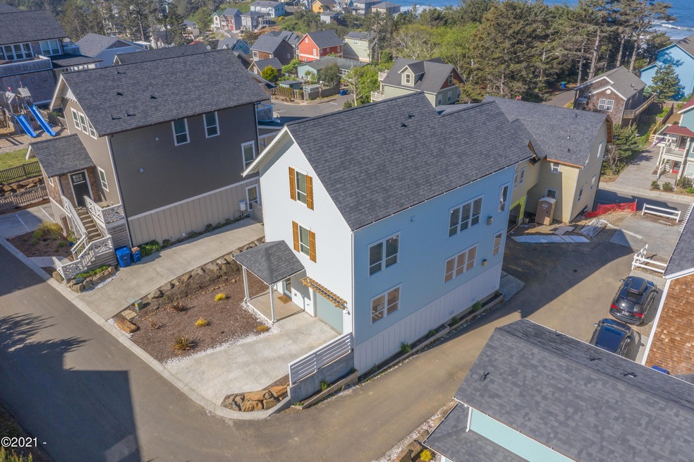 2327 SW Driftwood Ln, Lincoln City, OR 97367 - photo 1